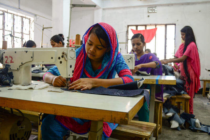 Bithi working inside a garment factory in poor conditions