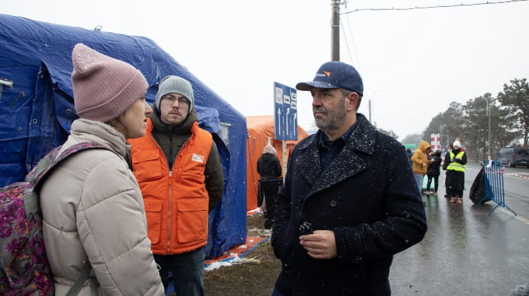 World Vision CEO, Daniel Wordsworth, talking with Ukraine refugees